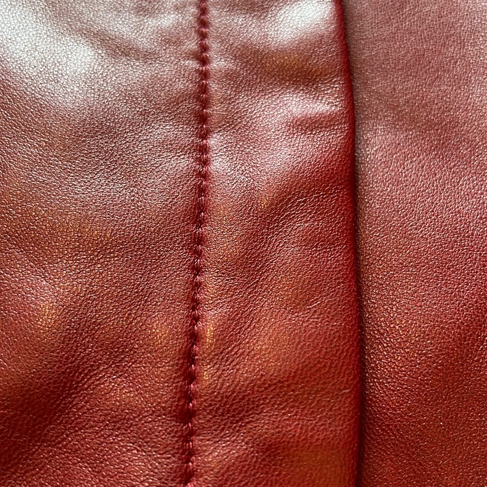Burgundy 100%lamb leather, Medium NWOT jacket hidden front buttons, immaculate!